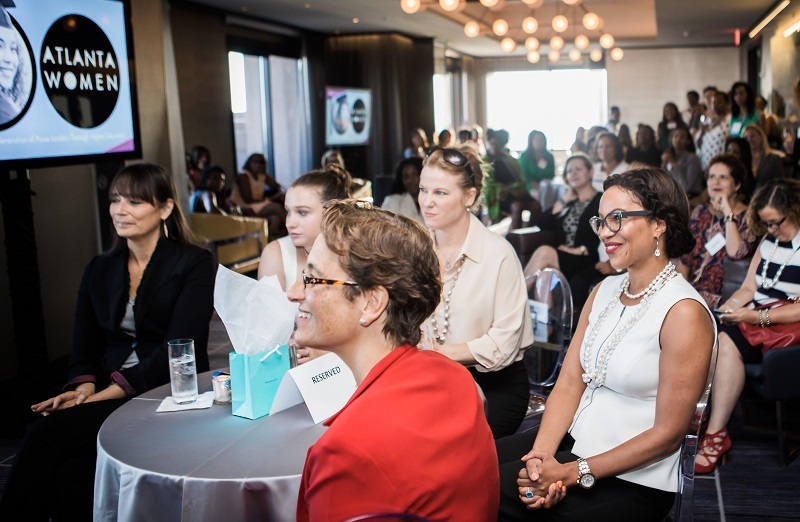 Head table guests: Agnes Scott College President Elizabeth Kiss, Four Seasons Hotel Atlanta General Manager Yvette Thomas-Henry, GEEARS Founding Chair Stephanie Blank, Kylie Blank, Posse President and Founder Deborah Bial.