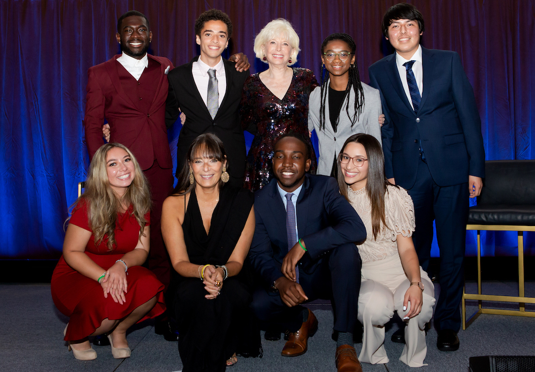 Posse Scholar presenters with 60 Minutes correspondent Lesley Stahl and Posse President and Founder Deborah Bial. (Top row, L to R: Glenn Kontor, Middlebury College; Jaylen Lockheart, Middlebury College; Lesley Stahl; Alex Mills, UW-Madison; Bryan Carcamo, Northwestern University. Bottom row, L to R: Breanna Suarez, Davidson College; Deborah Bial; Adonis Logan, Centre College; Shayra Nunez, Franklin & Marshall College.)