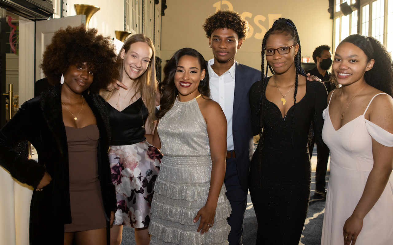 2022 Posse Star Maribel Vasquez Molina (center) with current Franklin & Marshall College Posse Scholars.