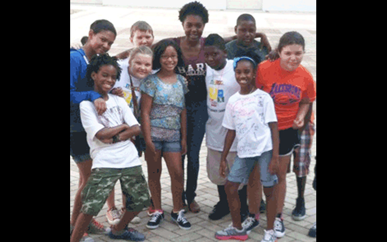 Posse New Orleans Scholar Tareain King (center) with students at Andrew H. Wilson Elementary School.