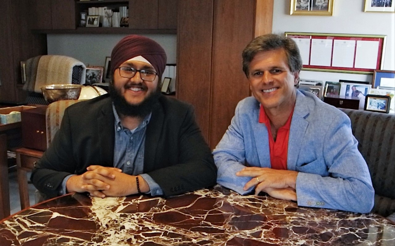 2019 Jeff Ubben Posse Fellow Gurbir Singh with Tim Shriver, chairman of the board of the Special Olympics.