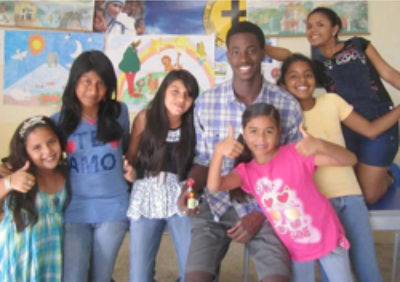 Gabriel Parker (UW-Madison Posse 2) with WorldTeach students in Manta, Ecuador.