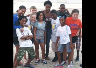 Posse New Orleans Scholar Tareain King (center) with students at Andrew H. Wilson Elementary School.